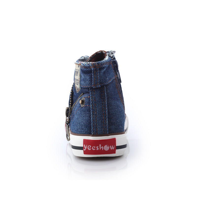 A children's spring boys canvas shoes